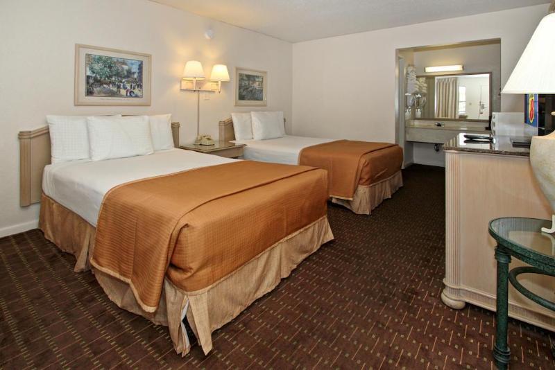 Super 8 By Wyndham Kissimmee/Maingate/Orlando Area Hotel Celebration Ngoại thất bức ảnh
