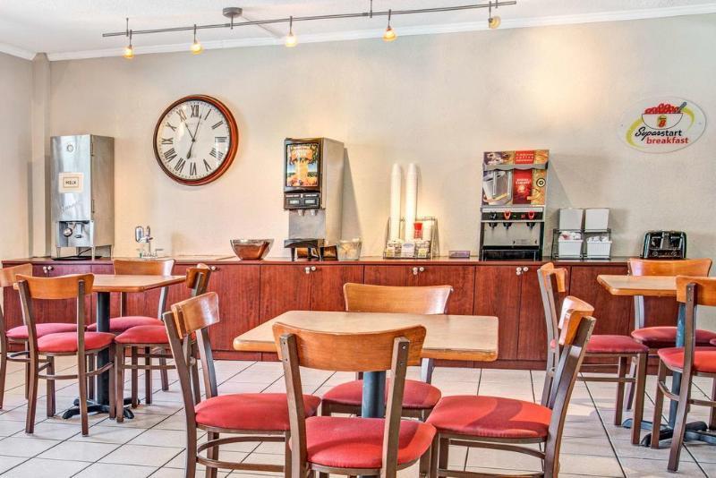 Super 8 By Wyndham Kissimmee/Maingate/Orlando Area Hotel Celebration Ngoại thất bức ảnh